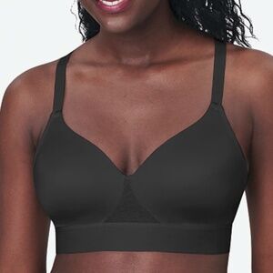 Bali Women's One Smooth U Bounce Control Wirefree Foam Bra in Blac